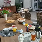 Les Les Mayombes Nyaraló