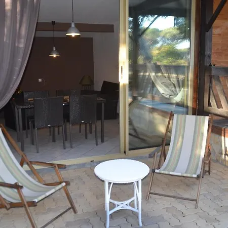 Les Les Mayombes Dom wakacyjny Roquebrune-sur Argens