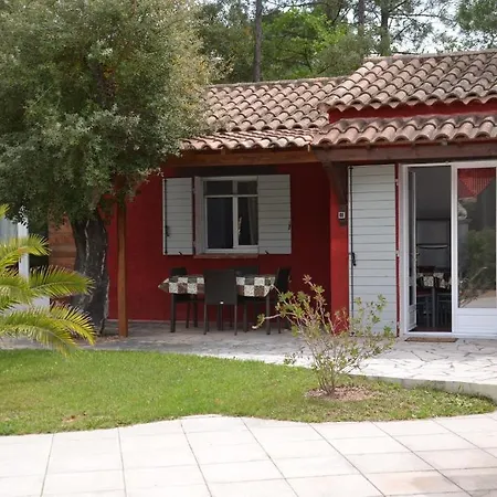 Dom wakacyjny Les Les Mayombes *