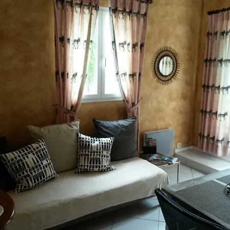 Dom wakacyjny Les Les Mayombes